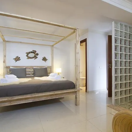 Pebbles Sea Front Apartment *