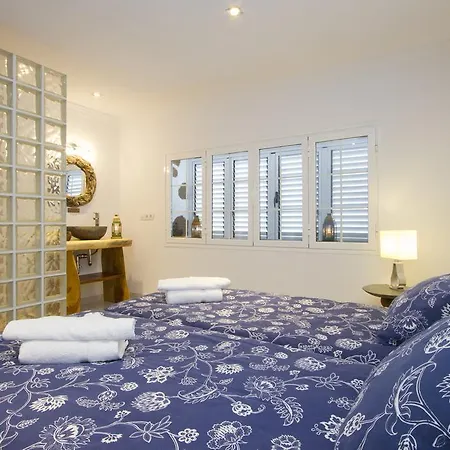 Pebbles Sea Front Daire *